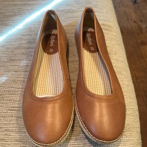 KICKERS flats size 40 beige brown round toe flats